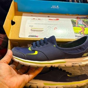 Sketchers go walk shoes 9